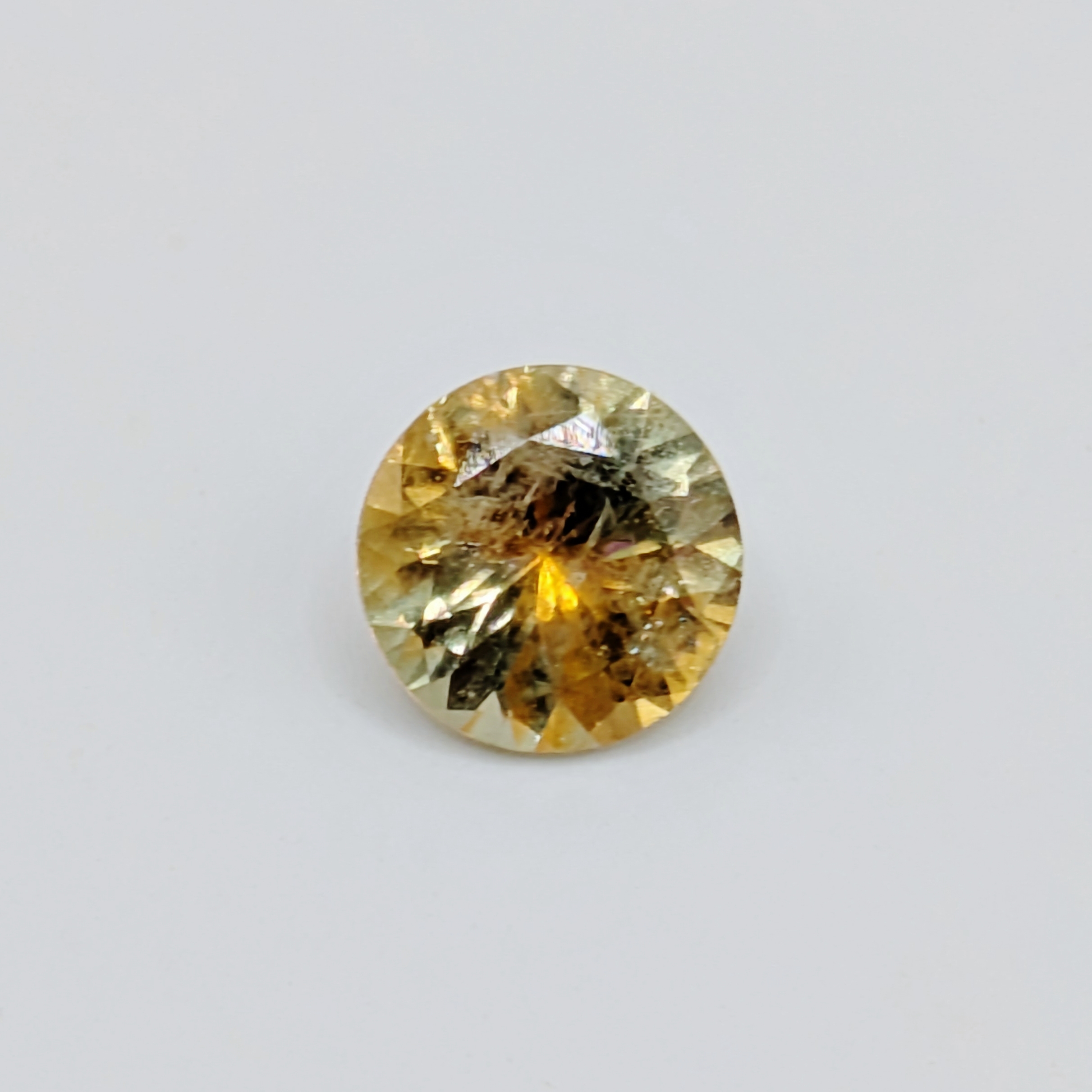 Well Cut Moody Yellow Green Montana Sapphire 0.91 Carats Litnon.com