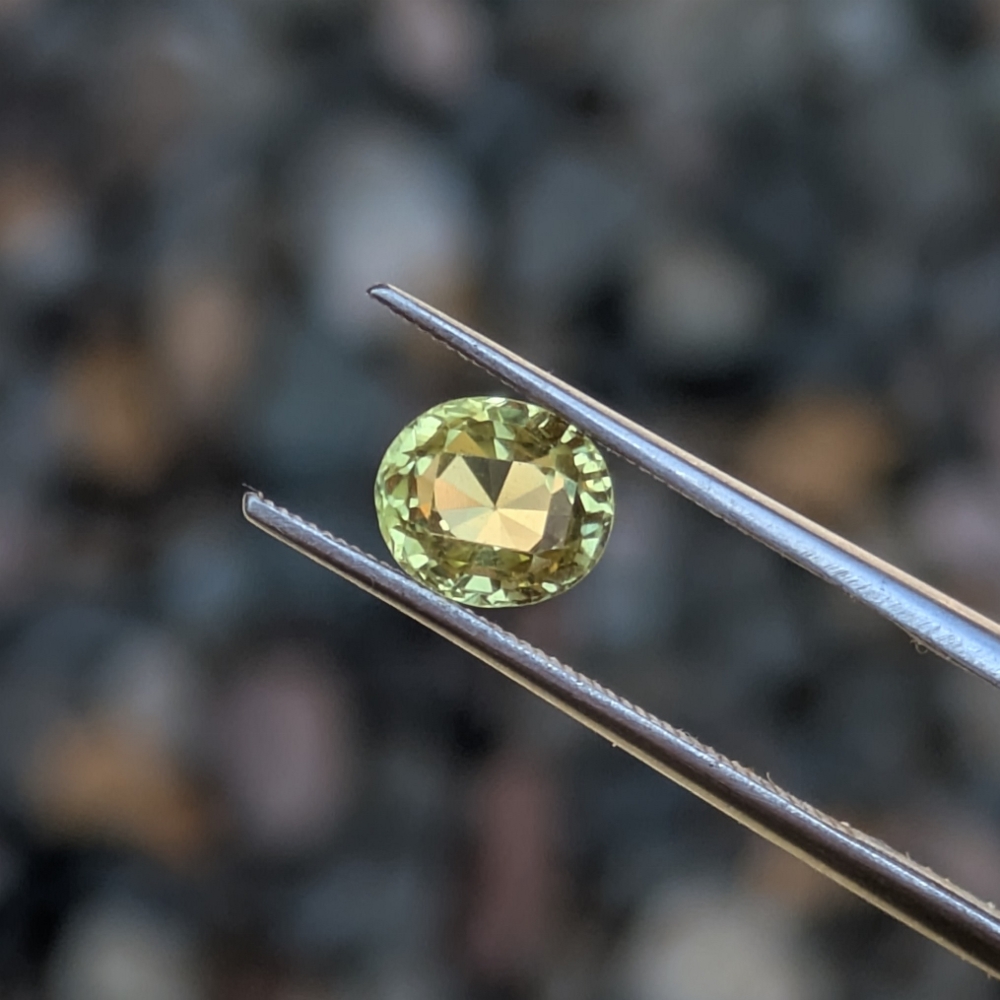 Fine Color Chartreuse Chrysoberyl Sri Lanka 1.57 Carats Litnon.com