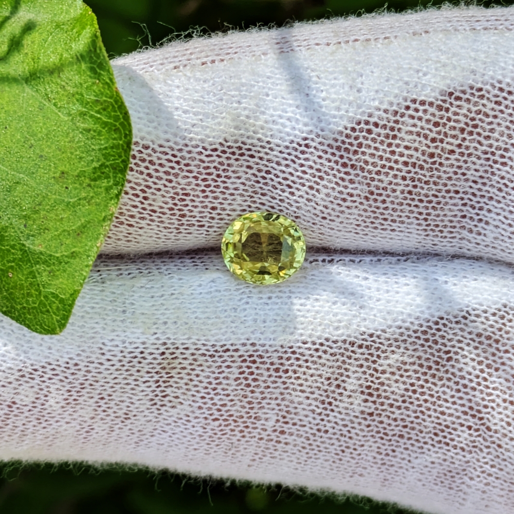 Fine Color Chartreuse Chrysoberyl Sri Lanka 1.57 Carats Litnon.com
