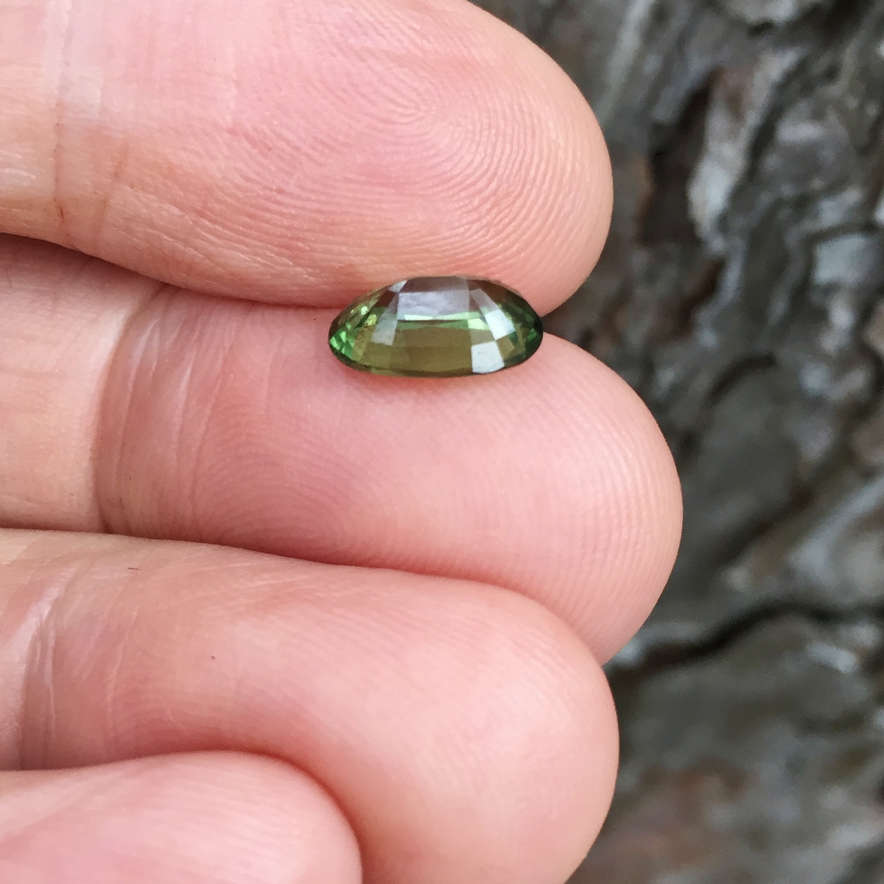 Top Color natural Green Sapphire Thailand 2.21 Carats Litnon.com