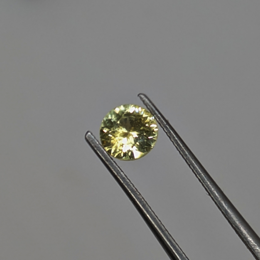 Light Canary Yellow Montana Sapphire 0.56 Carats Litnon.com