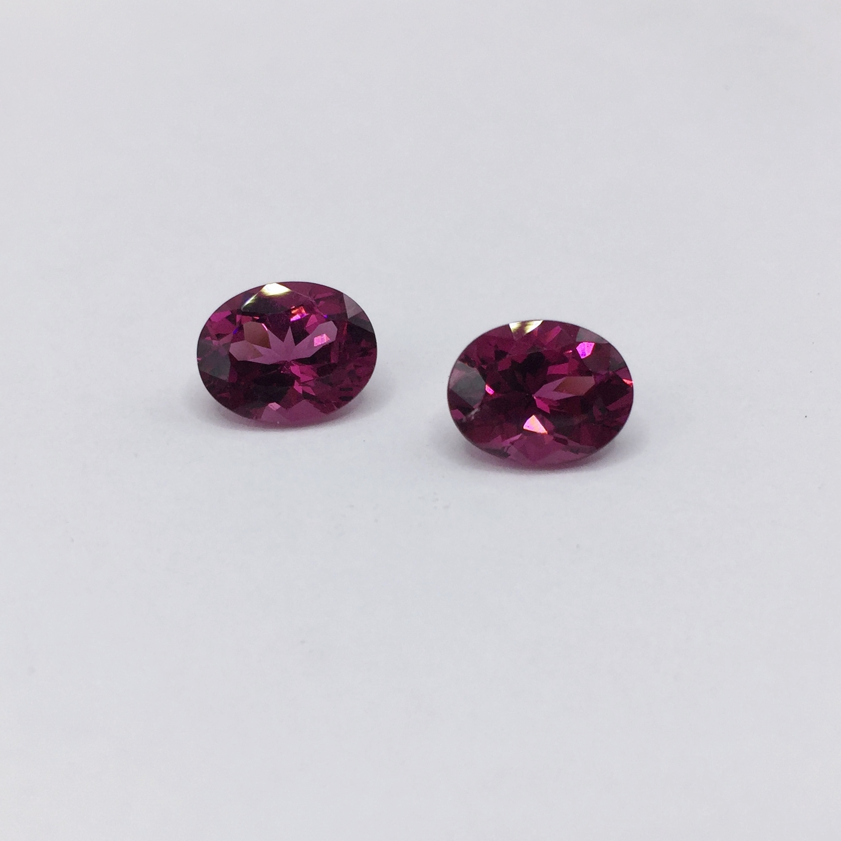 Pretty Ceylon Rose Rhodolite Garnet Pair 4.54 Carats Litnon.com