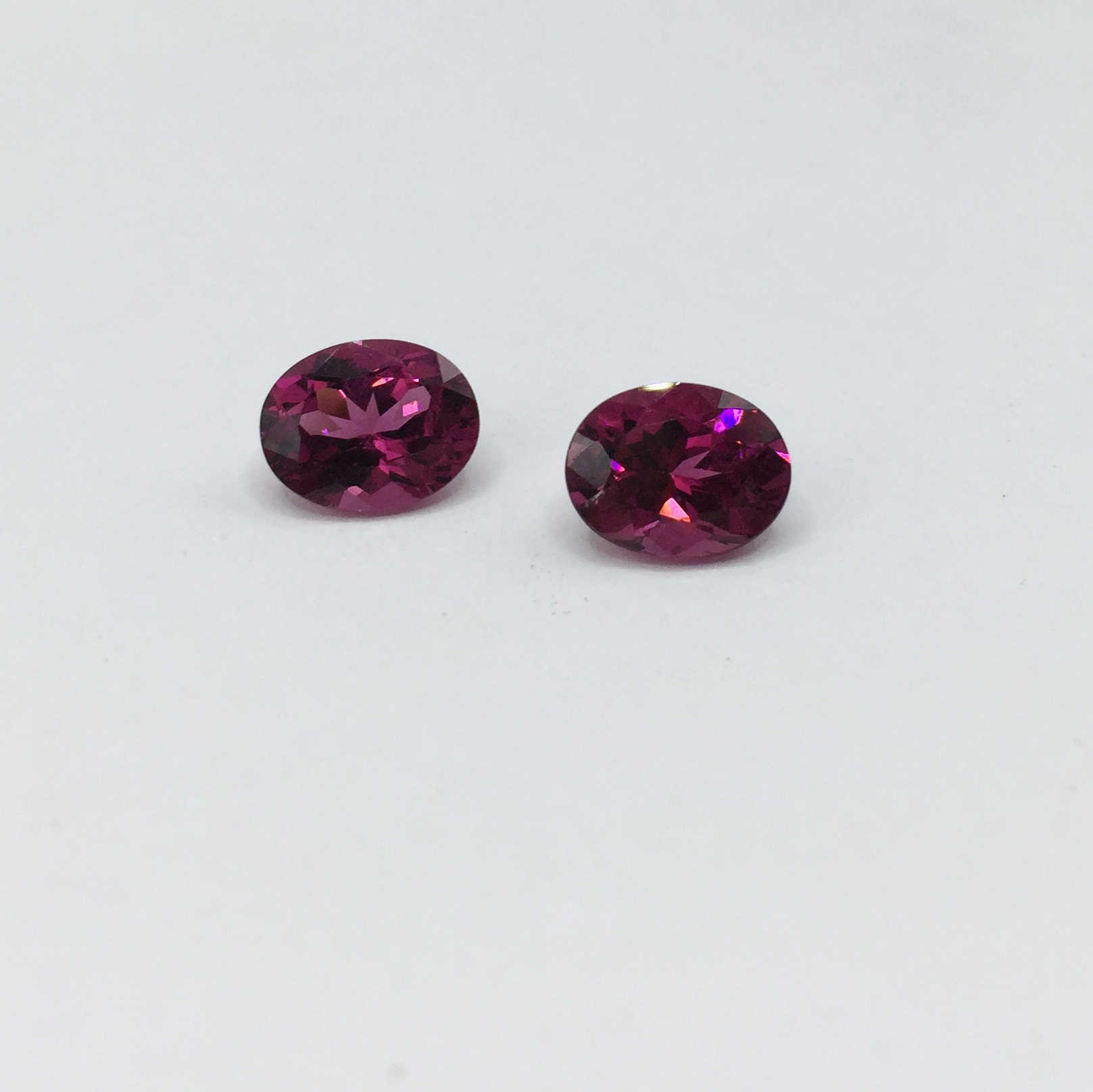 Pretty Ceylon Rose Rhodolite Garnet Pair 4.54 Carats Litnon.com