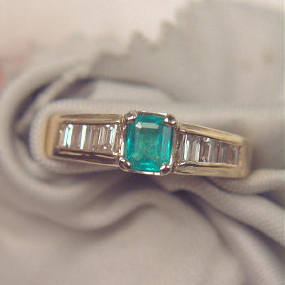 Beautiful Baugette Diamond Emerald Ring 14 kt Ring  Litnon.com