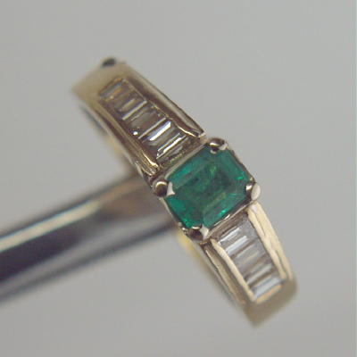 Beautiful Baugette Diamond Emerald Ring 14 kt Ring  Litnon.com