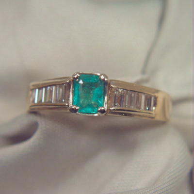 Beautiful Baugette Diamond Emerald Ring 14 kt Ring  Litnon.com