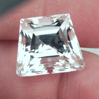 Custom Cut Huge and Brilliant White Topaz 21.71ct  Litnon.com