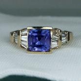 Beautiful Tanzanite 14 kt Baugette Diamond Ring 