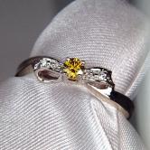 Bright and Pretty Yellow Diamond Ring 14 kt 