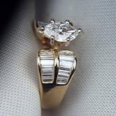 Quality Diamonds Estate 14 kt Diamond Ring 
