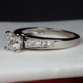 Quality Diamonds Estate 14 kt Diamond Ring 