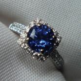 Beautiful 14 kt W/G Ceylon Sapphire 2.50 ct and Diamond Ring GLI 