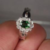 Pretty Chrome Green Tsavorite Garnet and Diamond Ring 