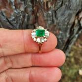 Fine Color Colombian Emerald and Diamond Ring 14 kt 